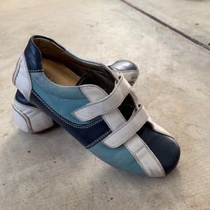 The Original Car Shoe - size 35 European, 3.5 USA.